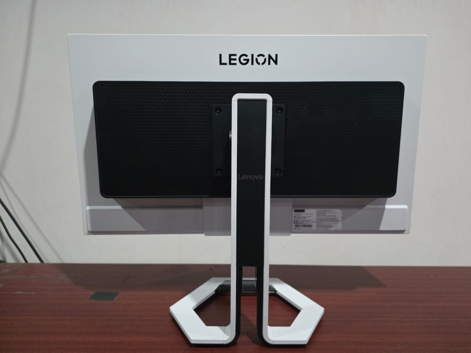 Lenovo Legion Pro 27UD-10, Visual Wah Kelas Premium