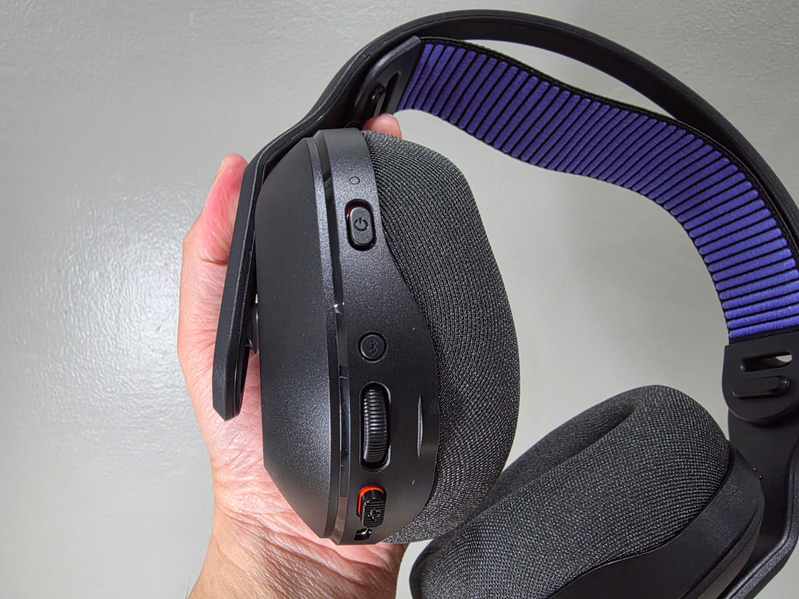 Logitech G522 Lightspeed, Headset Gaming Nyaman dan Mikrofon Bagus