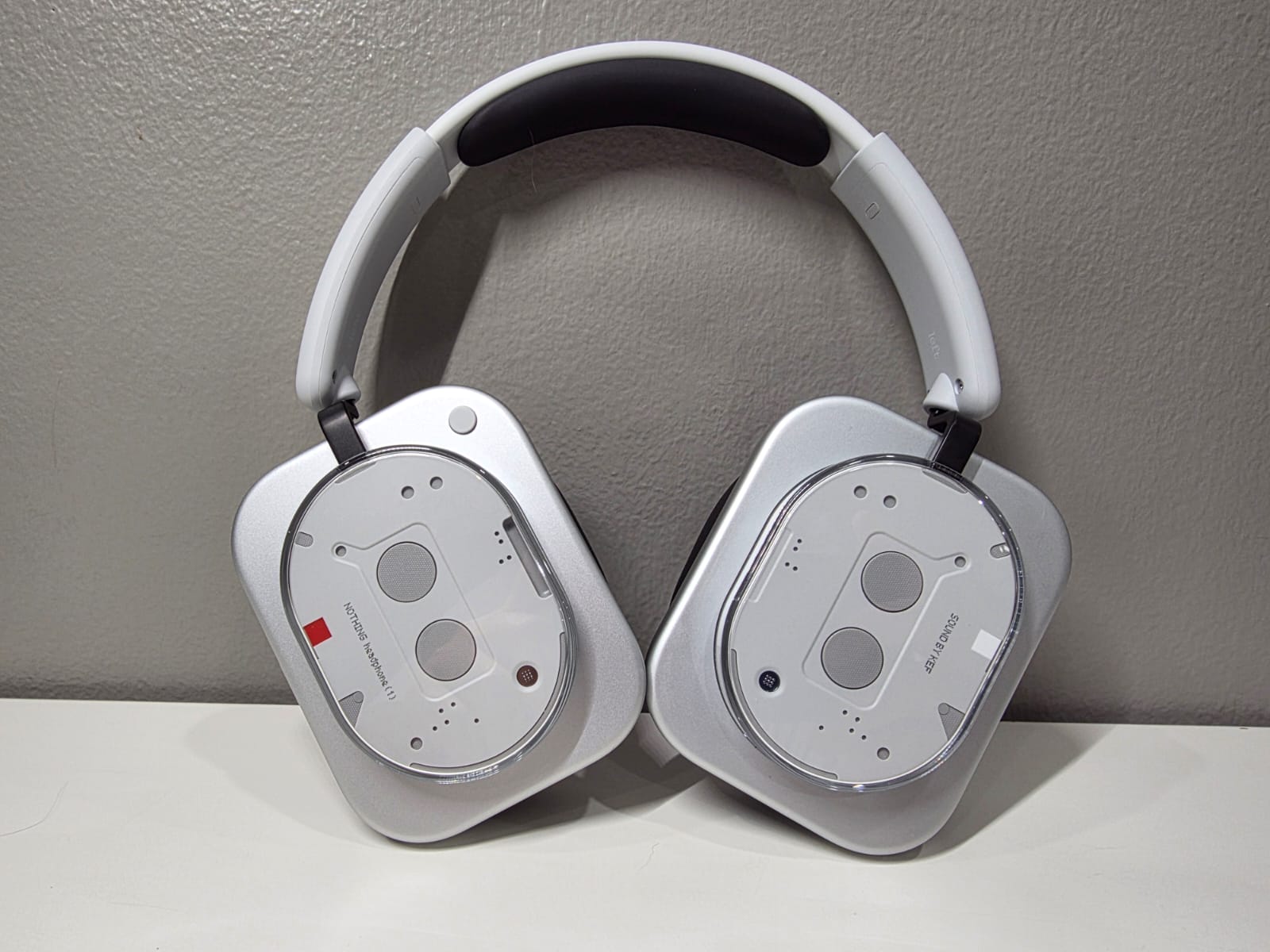 Nothing Headphone (1), Si Transparan Estetik yang Audionya Bagus