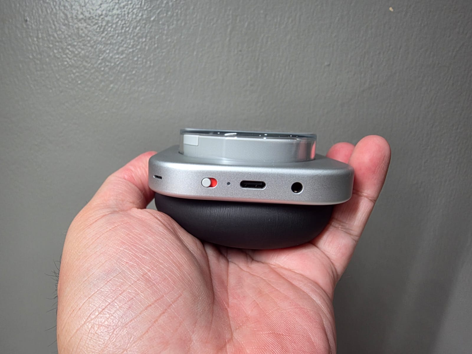 Nothing Headphone (1), Si Transparan Estetik yang Audionya Bagus