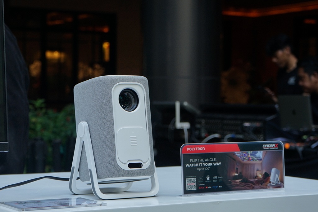 Polytron Hadirkan Cinemax Smart Projector FlipX