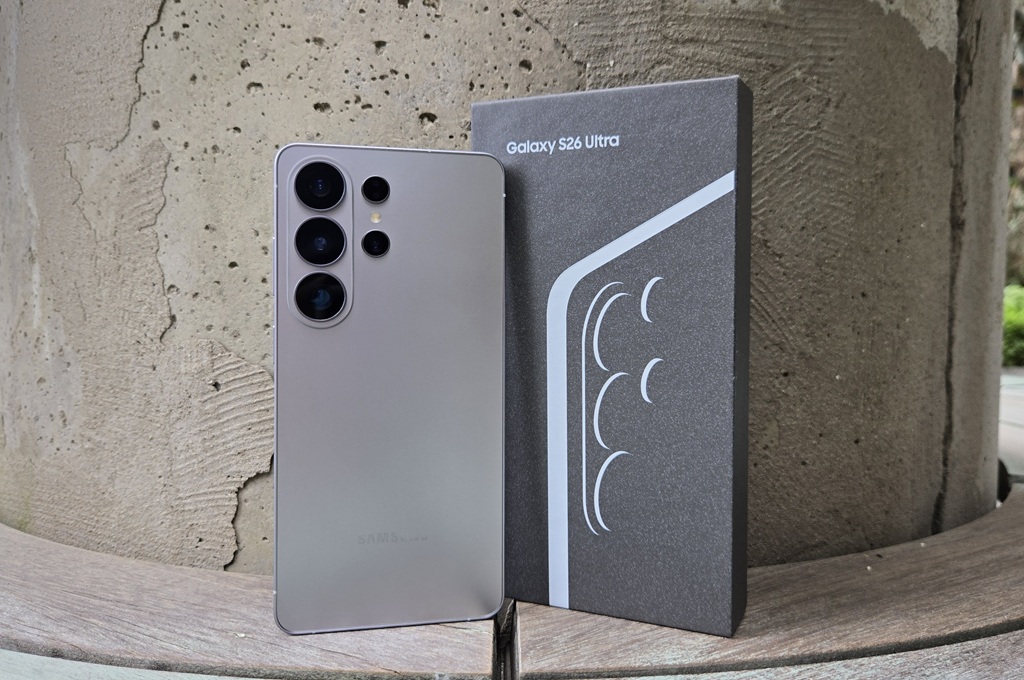 Menggenggam Samsung Galaxy S26 Ultra untuk Pertama Kali