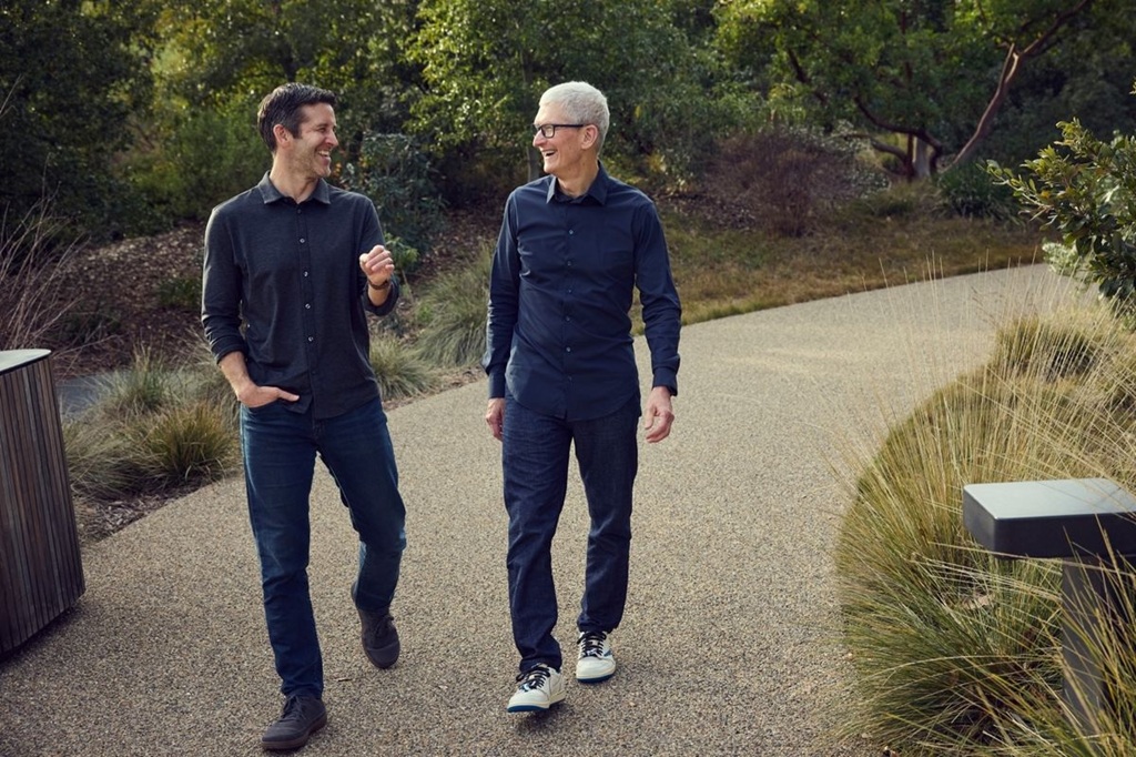 Tim-Cook-John-Ternus