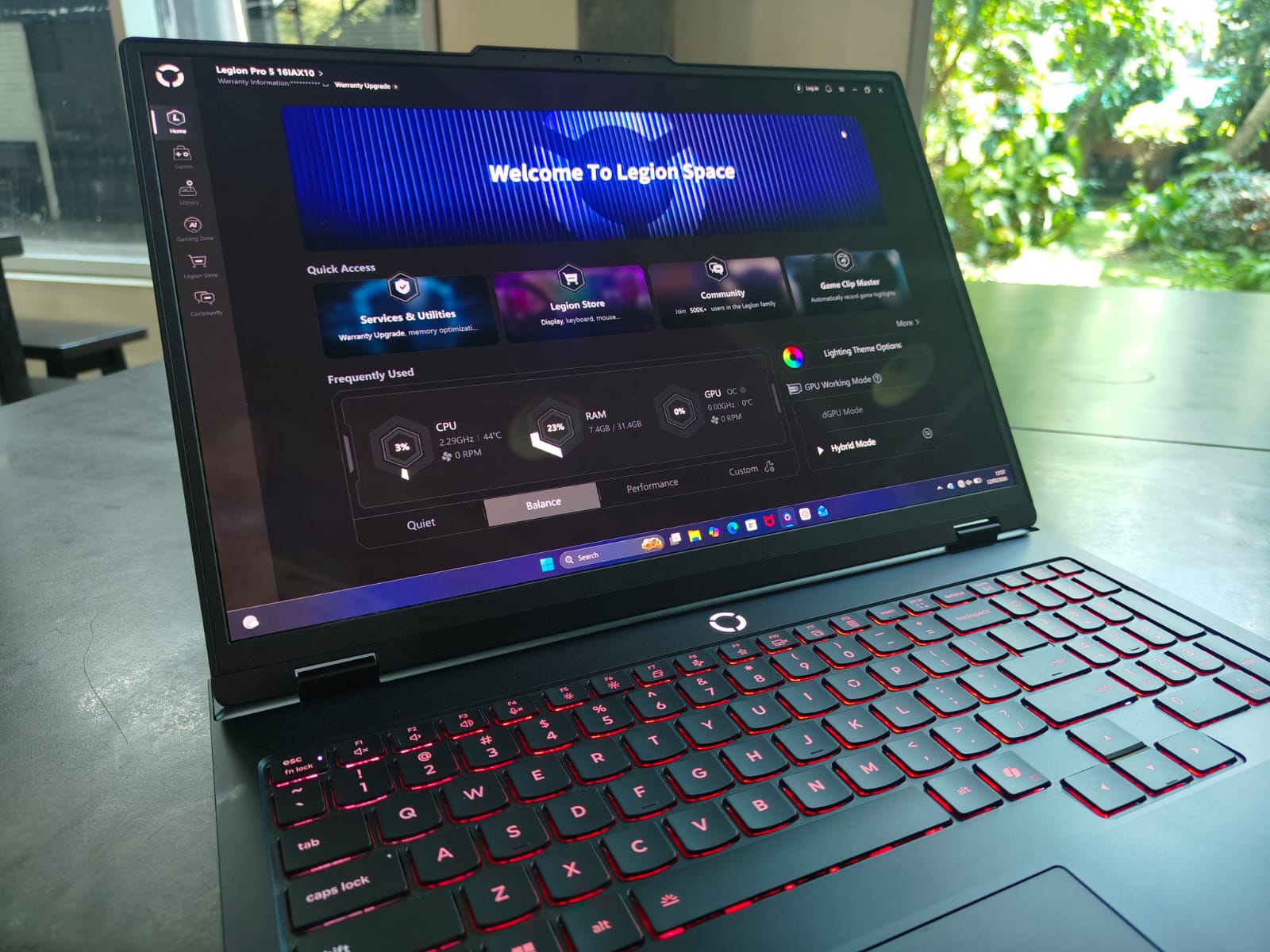 Menjajal Lenovo Legion Pro 5i 16IAX10: Laptop Gaming AI Kencang untuk Gaming dan Kreator