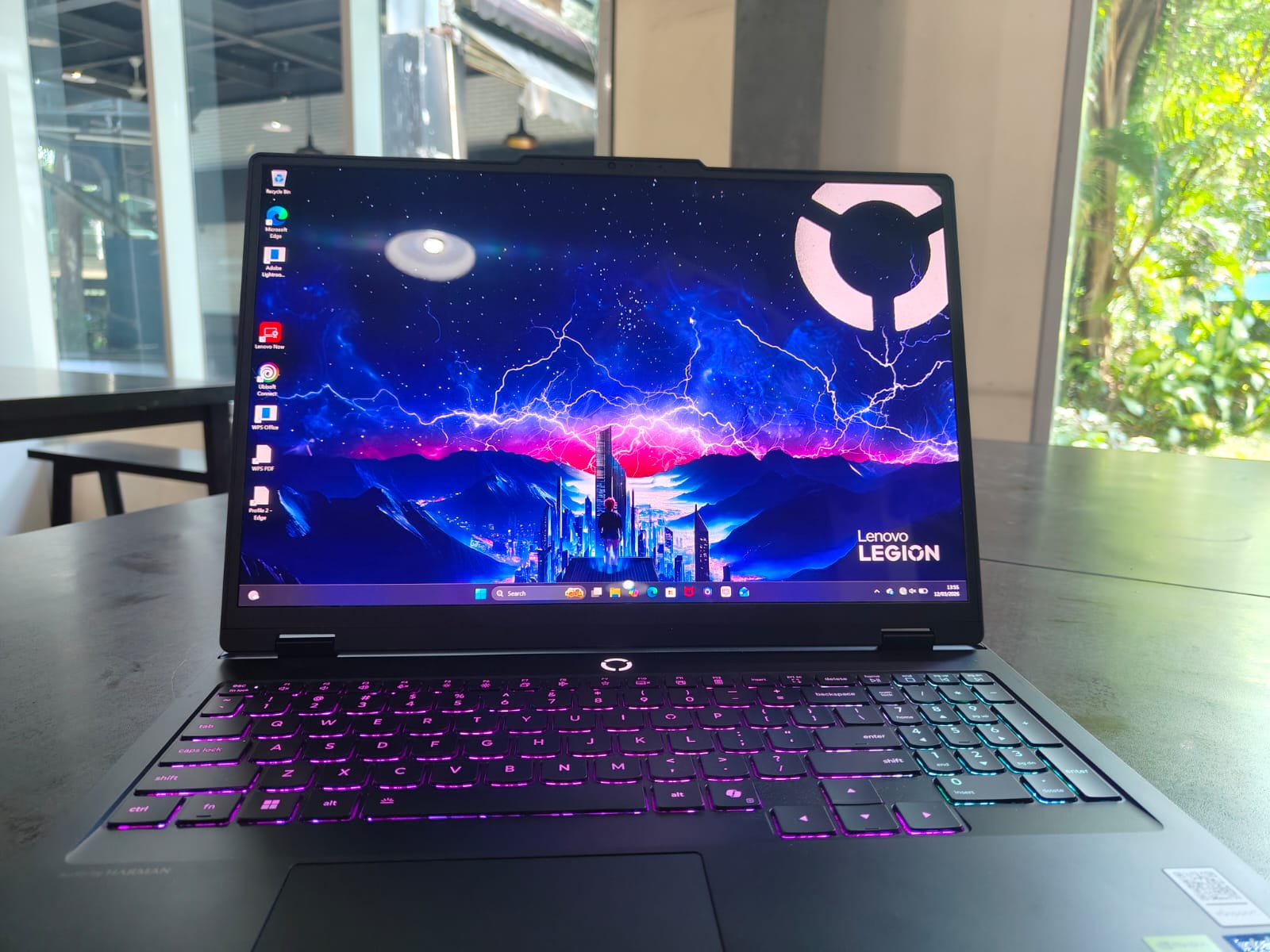 Menjajal Lenovo Legion Pro 5i 16IAX10: Laptop Gaming AI Kencang untuk Gaming dan Kreator