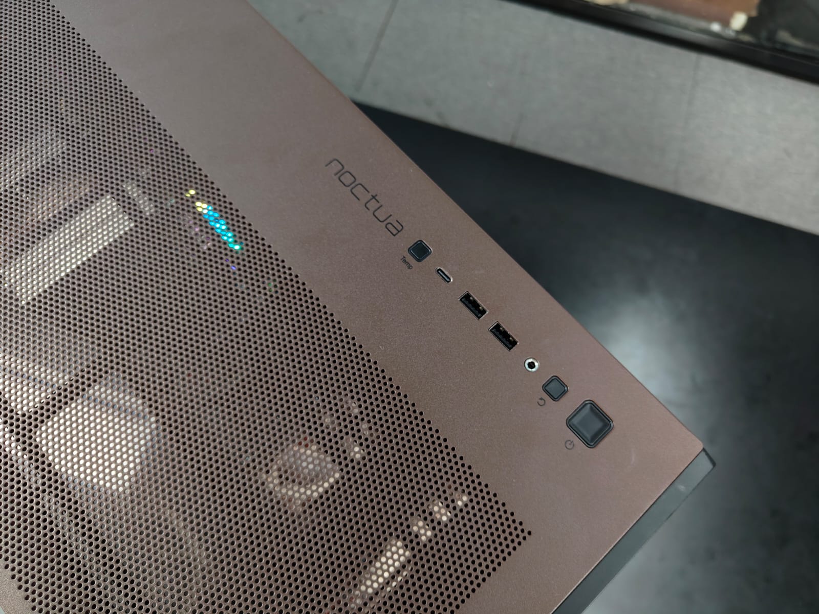 Antec Flux Pro Noctua Edition, Casing PC dan Gaya Furnitur Jadi Satu