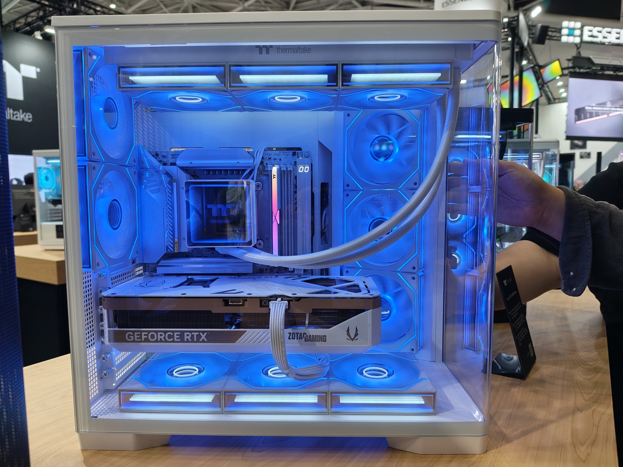 Ada Casing Couple dan Retro, Serta PSU Beda Gaya dari Thermaltake