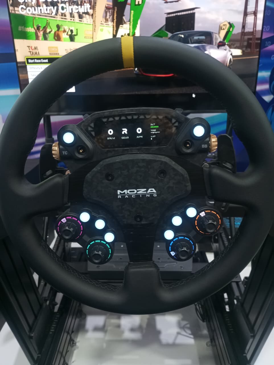 Menjajal Driving Simulator Moza dan Thrustmaster di Booth Medcom.id GIIAS 2026
