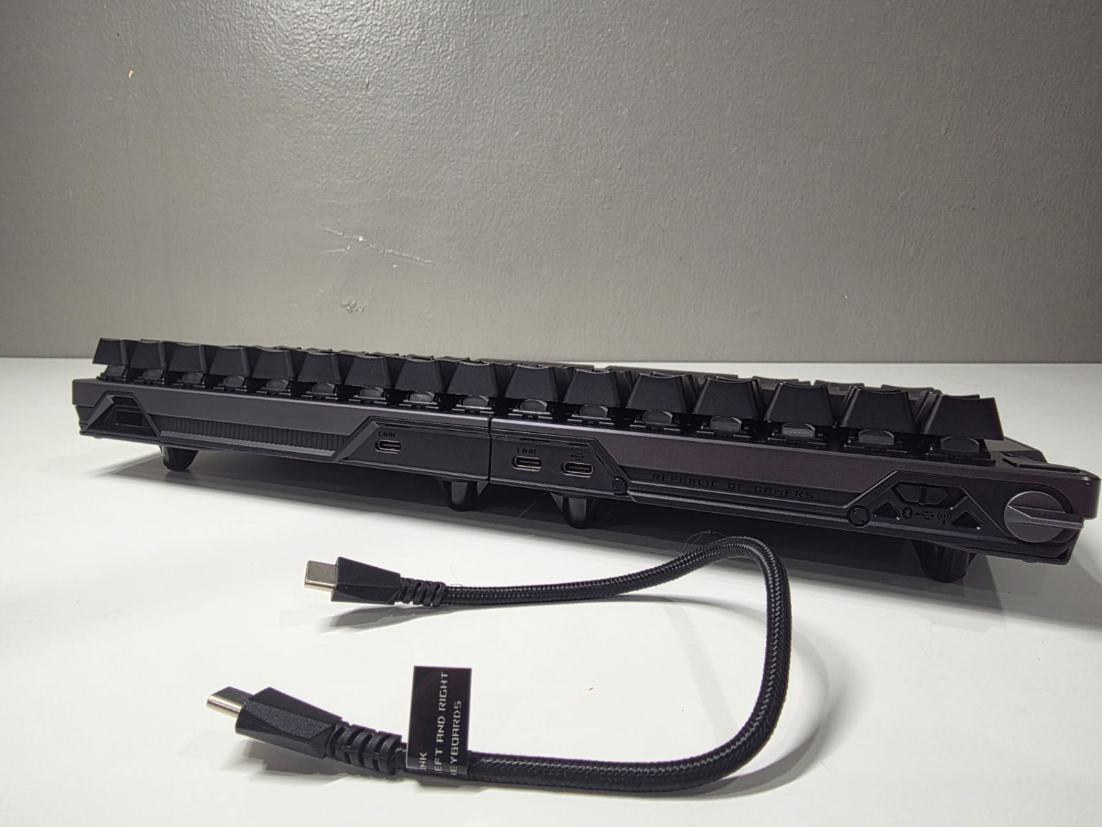 Asus ROG Falcata, Keyboard Gaming Beneran Bisa Kepisah Buat FPS