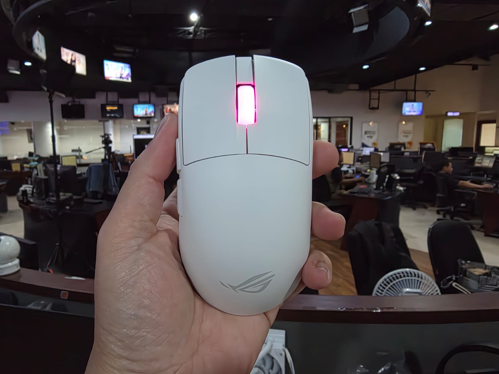 Asus ROG Harpe II Ace, Kompetitif Enteng Banget