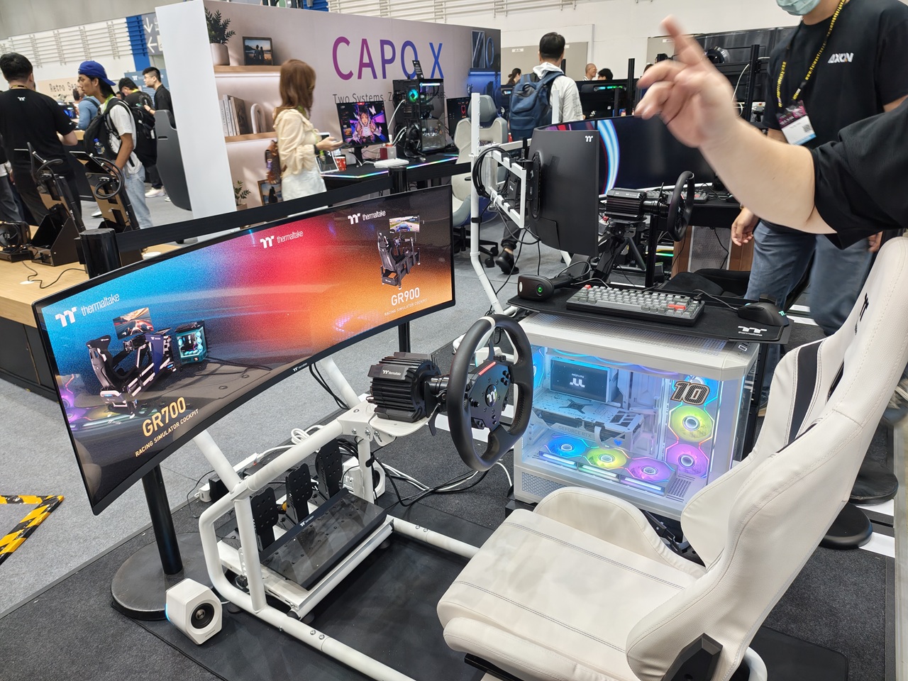 Thermaltake Unjuk Gigi, dari Casing Dual-System Sampai Simulator Balap Premium