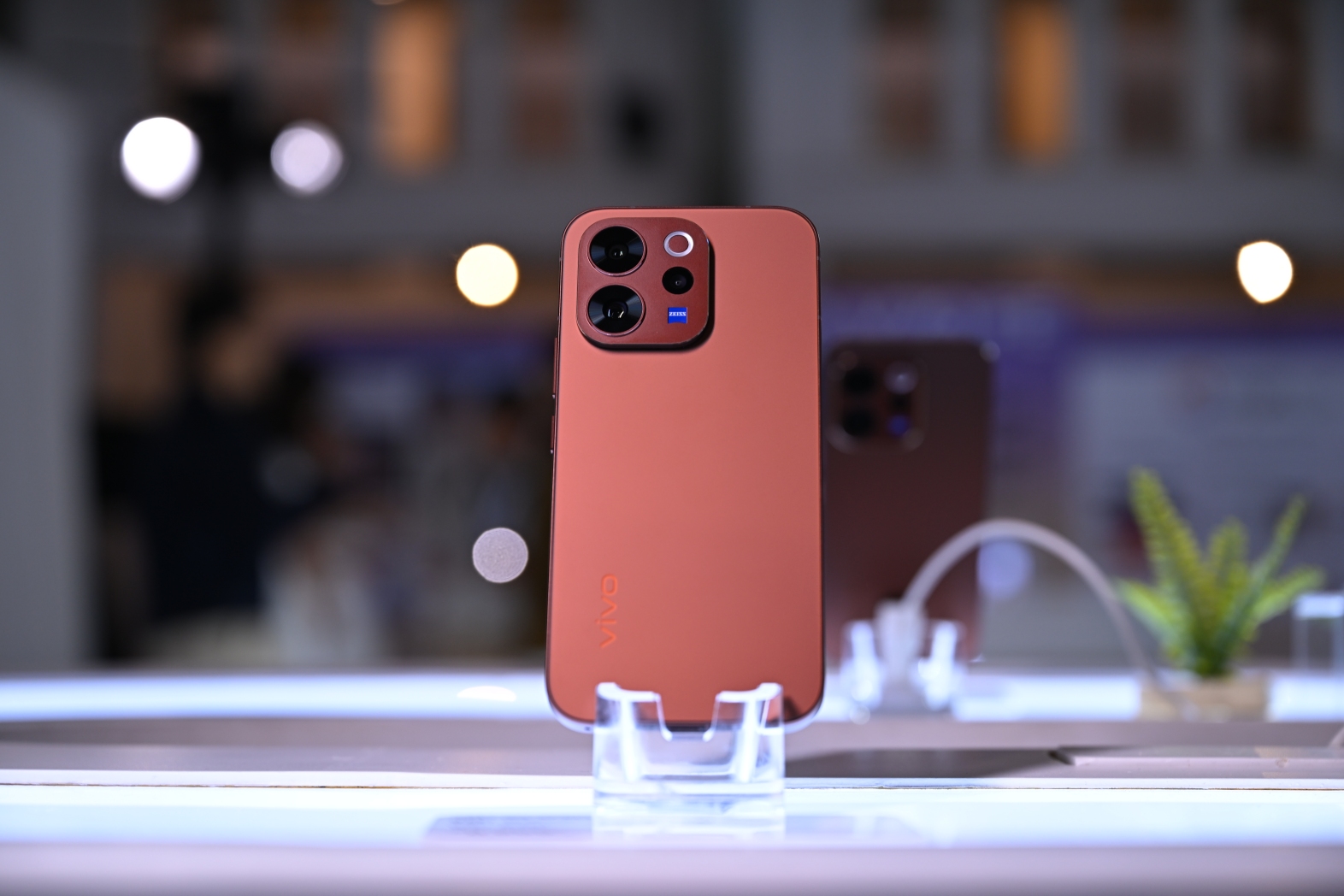 Ini Beda vivo V70 dan V70 FE: Satu untuk Konser, Satu untuk Liburan