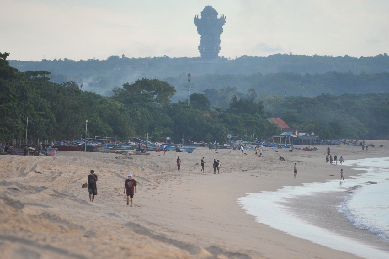 Turis Di Bali Nekat Masuk Objek Wisata Meski Sudah Ditutup
